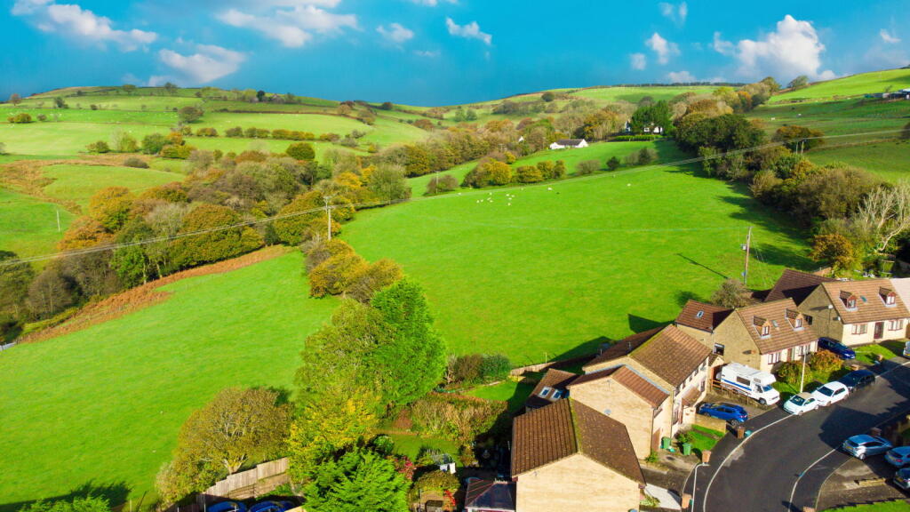 Additional property image - Heol Cwm Ifor, Caerphilly, CF83 2EU
