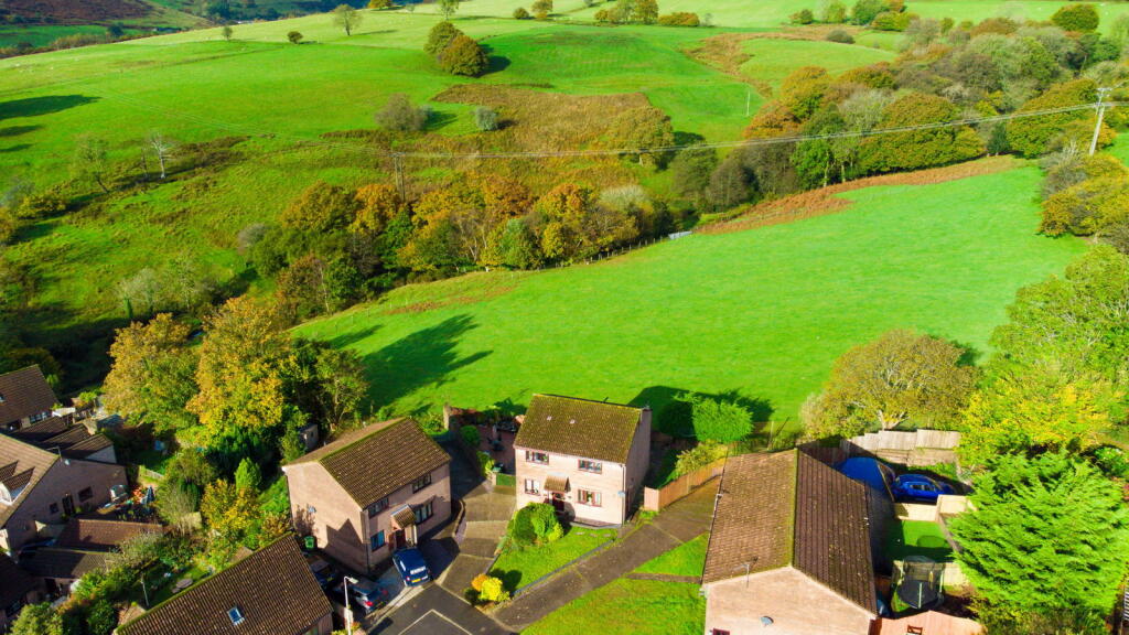 Additional property image - Heol Cwm Ifor, Caerphilly, CF83 2EU