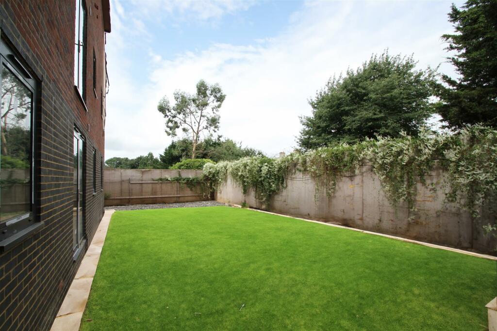 Additional property image - The Common, Hatfield