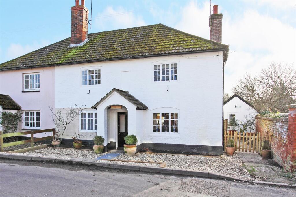 3 bedroom semidetached house for sale in Fyfield, Andover, SP11