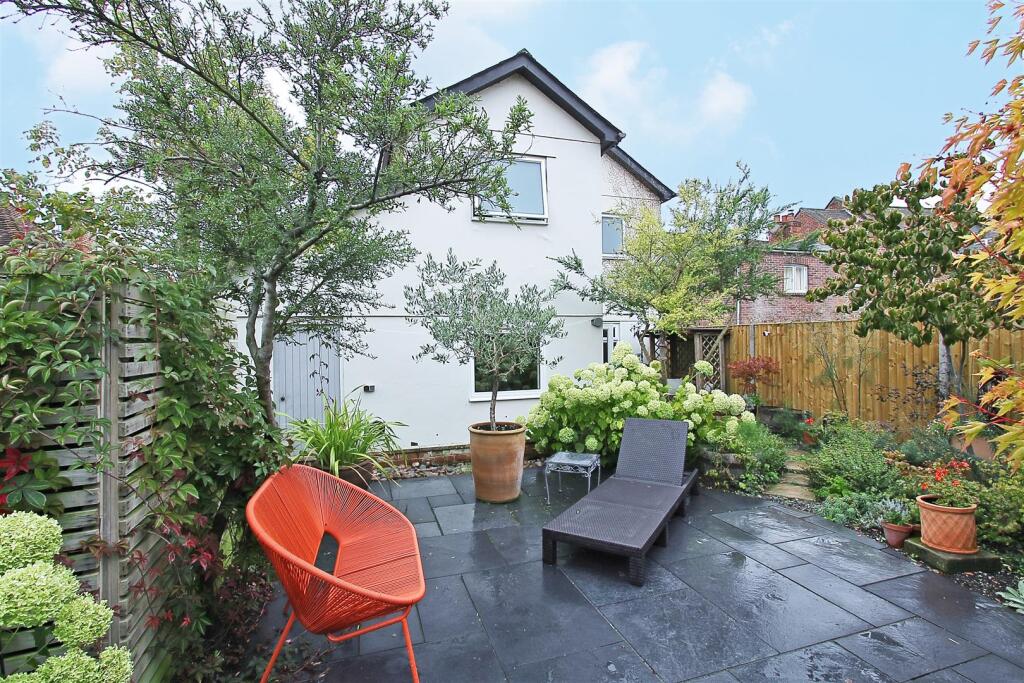 Main image of property: High Street, Broughton