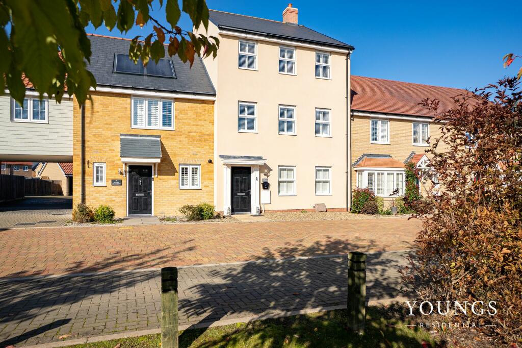 4 Bedroom Terraced House For Sale In Henry Crescent Rochford Ss4