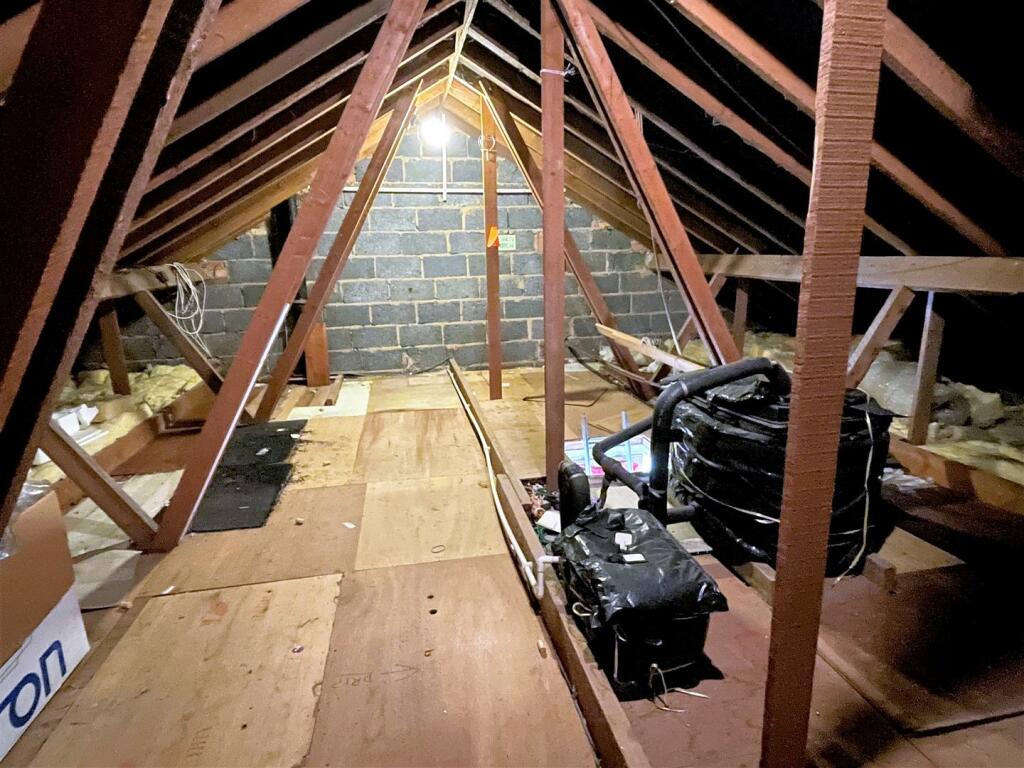 4 bedroom semidetached house for sale in Brookfield Road, Hucclecote