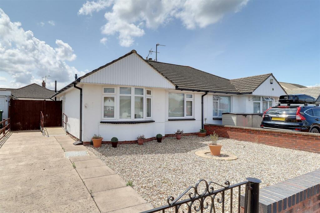 2 bedroom semidetached bungalow for sale in Parkwood Crescent