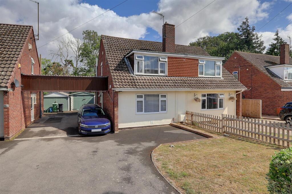 Main image of property: Chosen Way, Hucclecote