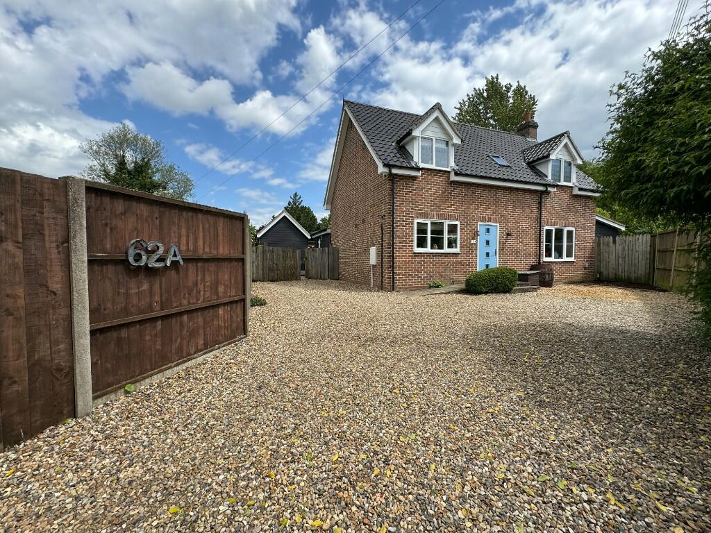 4 bedroom detached house for sale in Fen Street, Old Buckenham, NR17