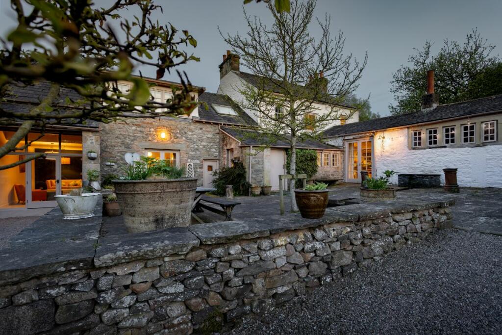 5 bedroom country house for sale in Pells Yeat Farm, Kirkby Lonsdale