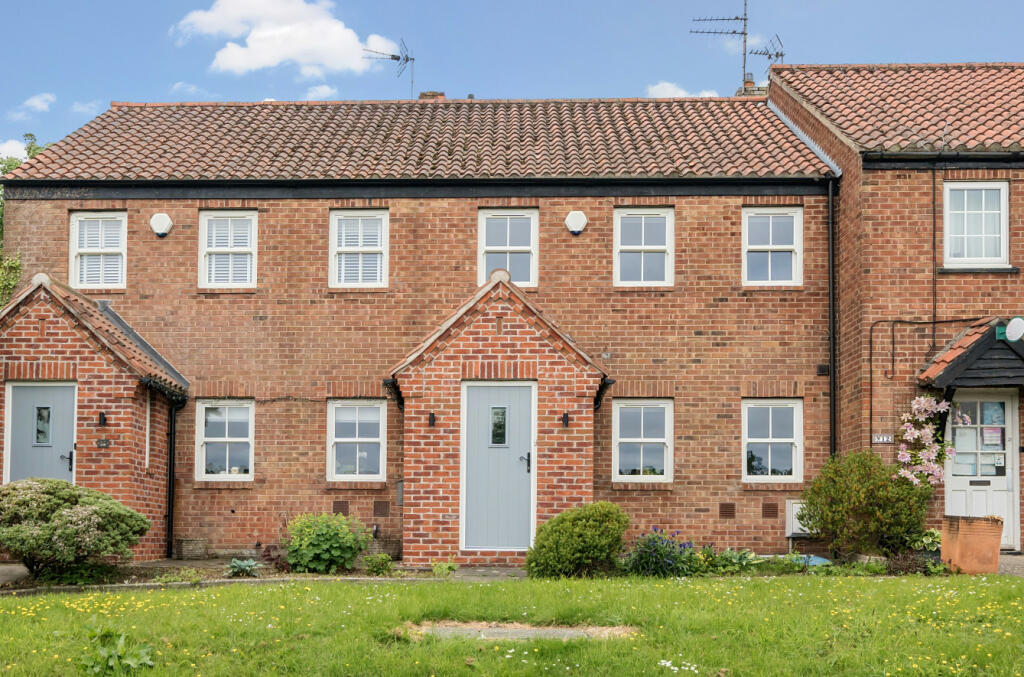 3 bedroom terraced house for sale in Finkle Street, Burton