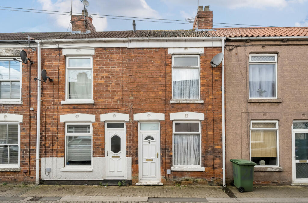 2 bedroom terraced house for sale in Florence Avenue, Hessle, HU13
