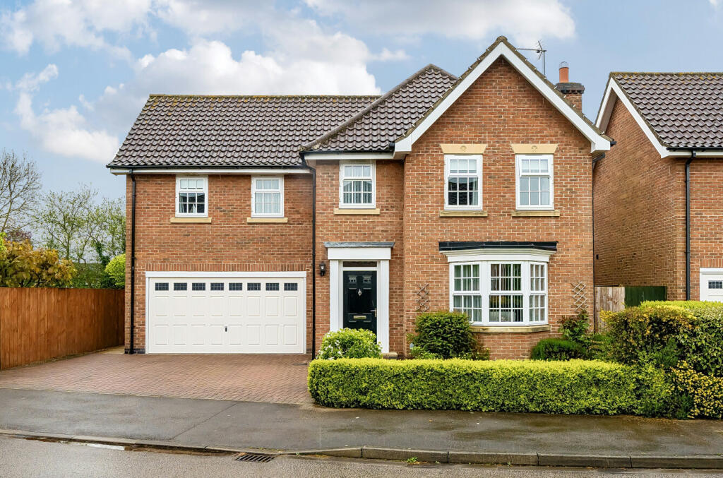 4 bedroom detached house for sale in Sandholme Park, Gilberdyke, Brough
