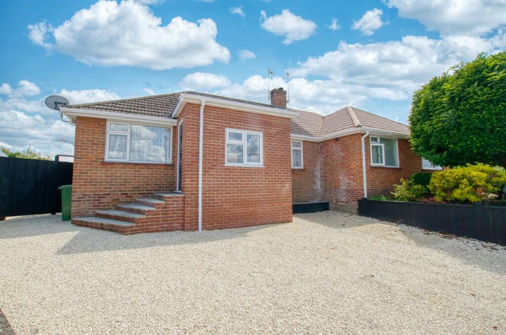 3 bedroom semidetached house for sale in Avon Way, West End, Hampshire