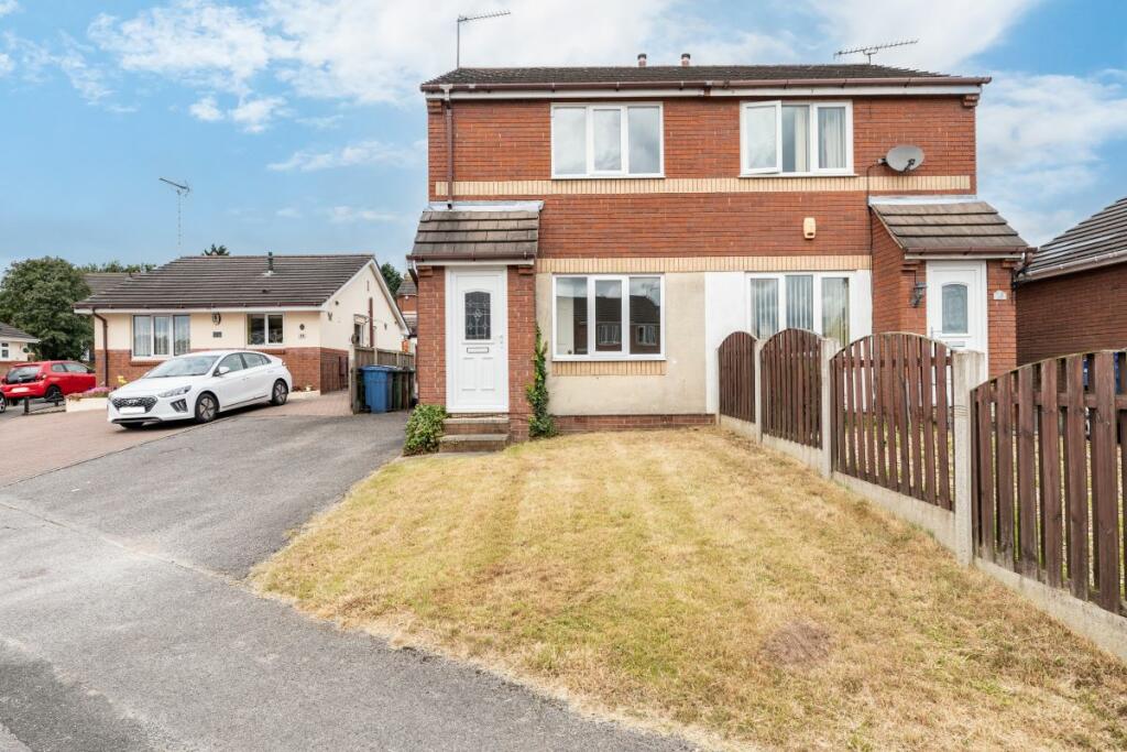 Main image of property: 12 Richmond Drive, Mansfield Woodhouse, Mansfield, Nottinghamshire, NG19 9RU