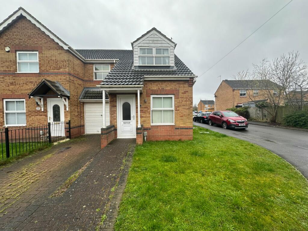 3 bedroom semi-detached house for rent in Bowmont Way, Kingswood, Hull, East Yorkshire, HU7