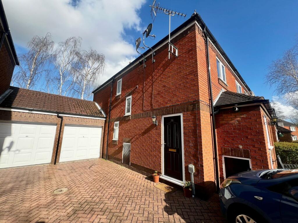 Main image of property: Ella Park, Broadley Avenue, Anlaby, Hull, East Yorkshire, HU10