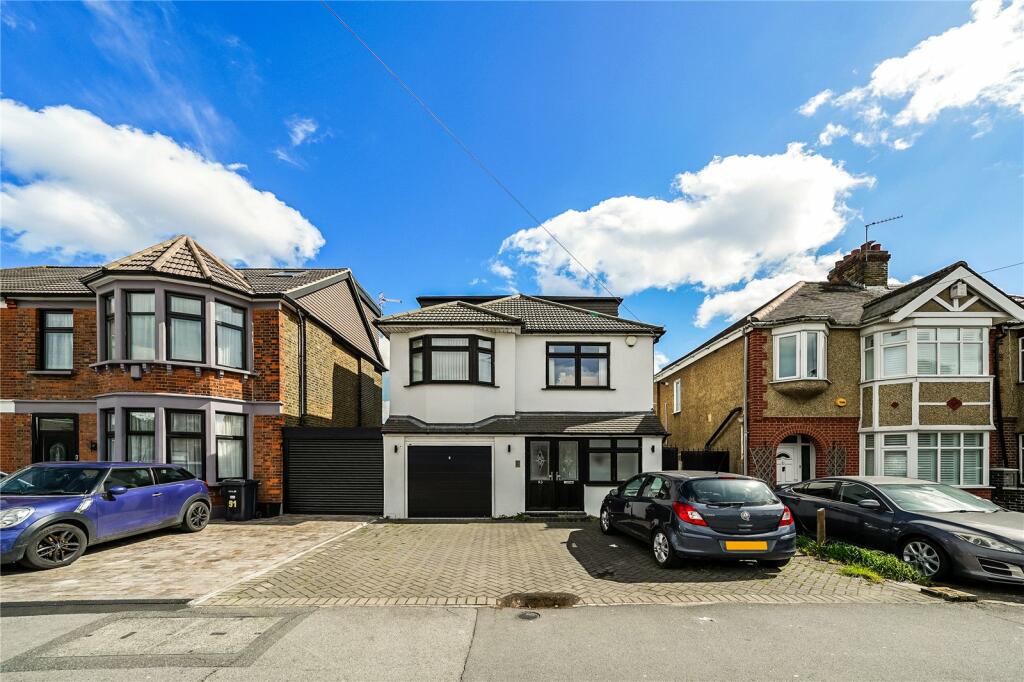 4 bedroom detached house for sale in Goodmayes Lane, Goodmayes, Ilford, IG3