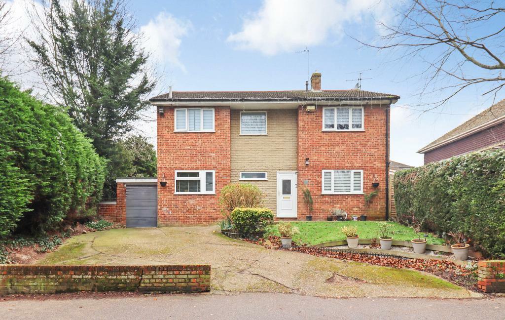 4 bedroom detached house for sale in Church Road, Littlebourne