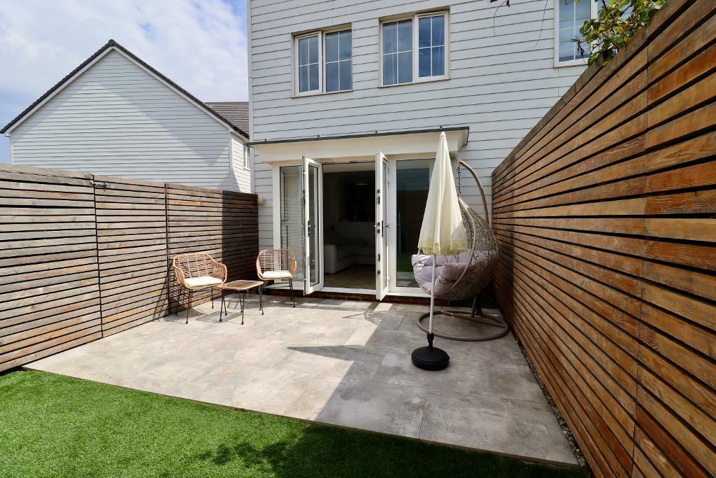 Additional property image - Lake Drive, Hythe, Kent, CT21 4BN
