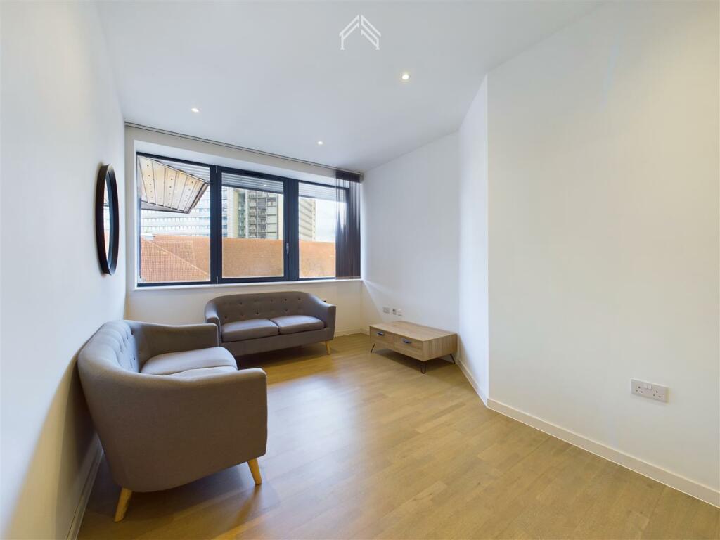 1 bedroom flat for rent in Riverbank Way, Brentford TW8