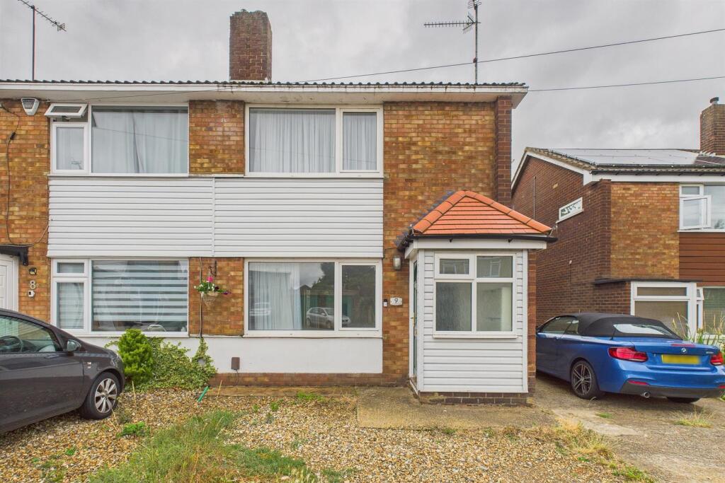 Main image of property: Rosewood Close, Luton LU2