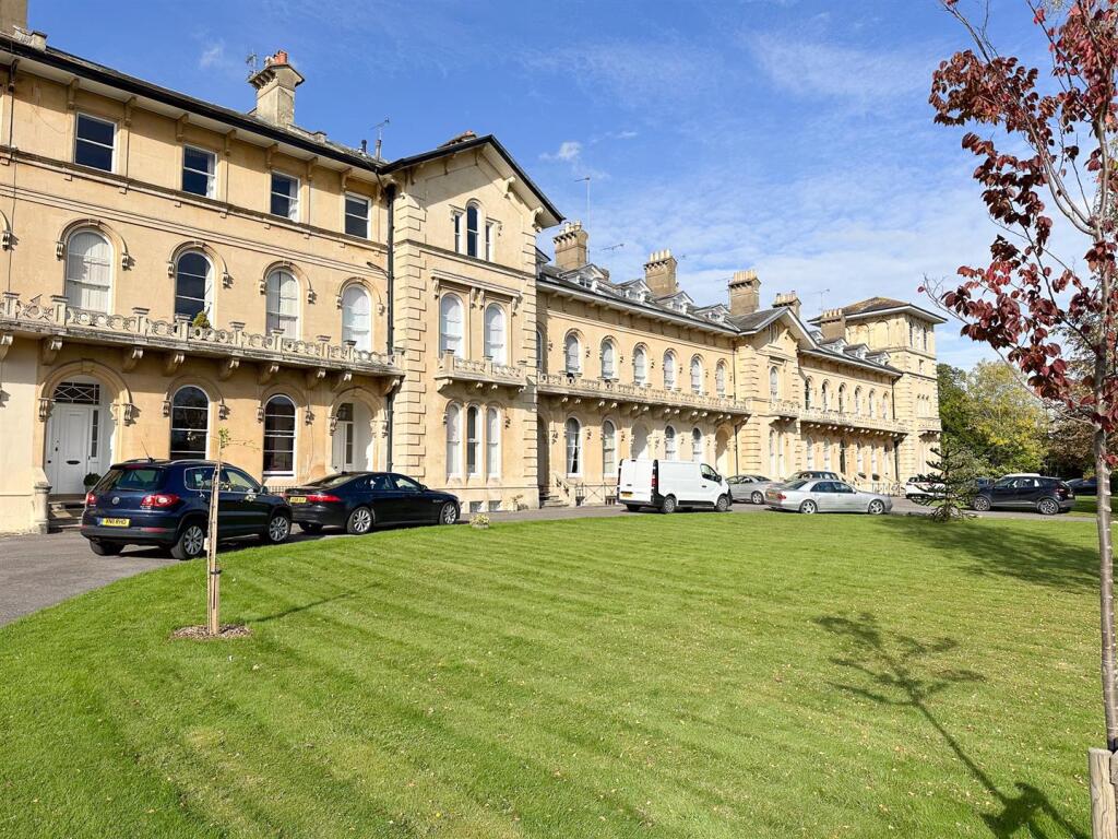 Main image of property: Lypiatt Terrace, Cheltenham GL50 2SX