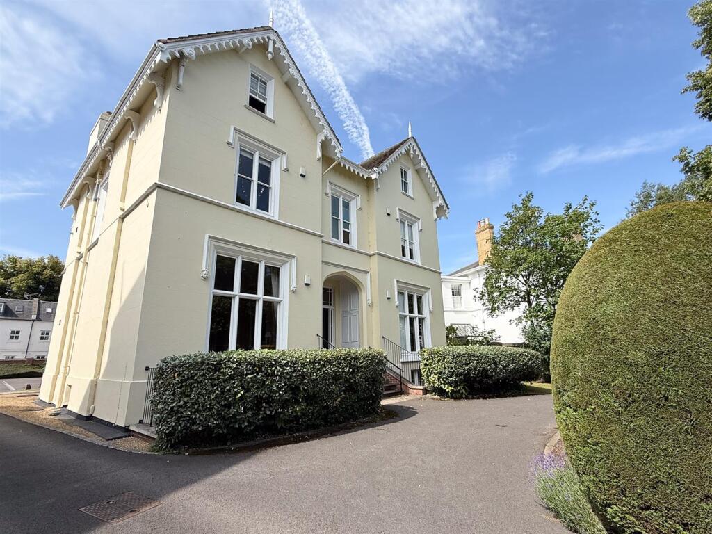 Main image of property: Pittville Circus, Cheltenham GL52 2PX