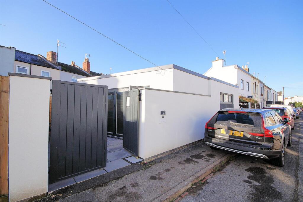 Main image of property: Leckhampton GL53 7NX