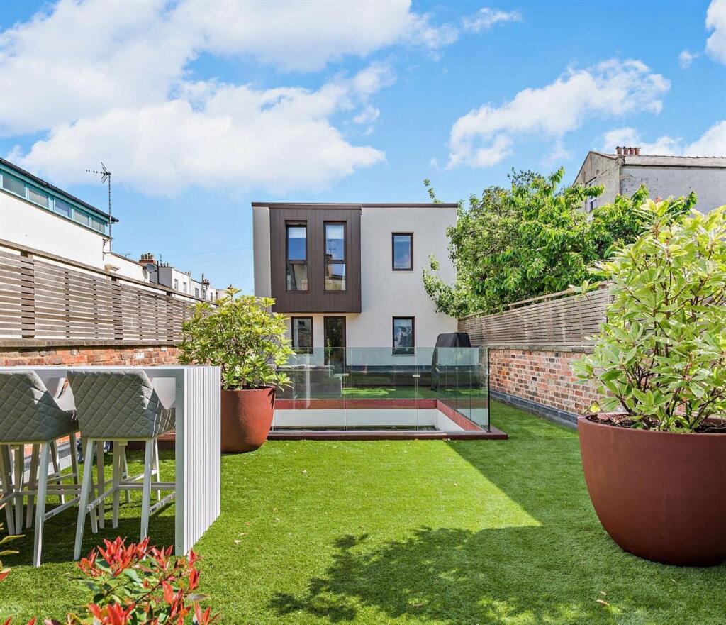 Main image of property: Oxford Walk, Cheltenham GL52 6DN