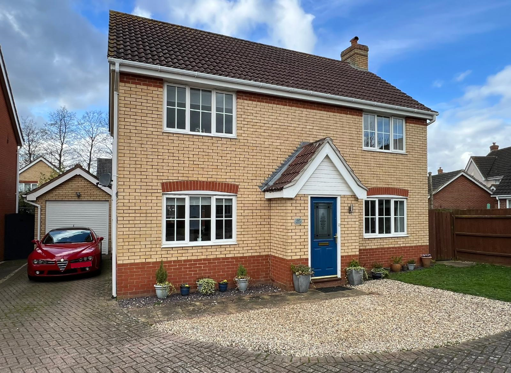 4 bedroom detached house for sale in Mallow Way, Wymondham, Norfolk, NR18