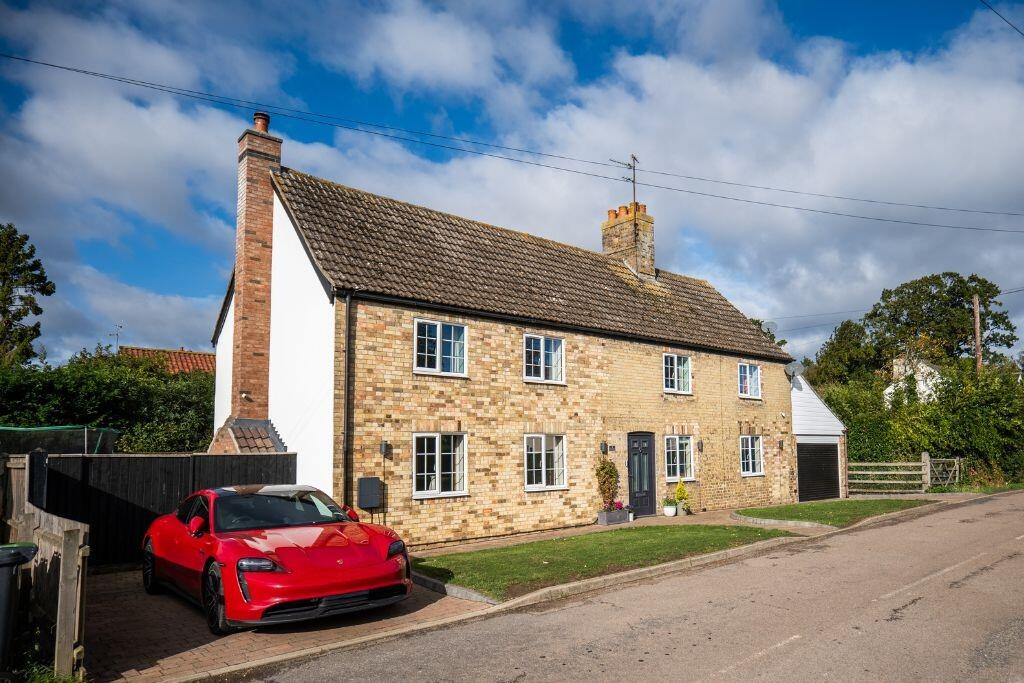 Main image of property: Pingle Bank, PE7