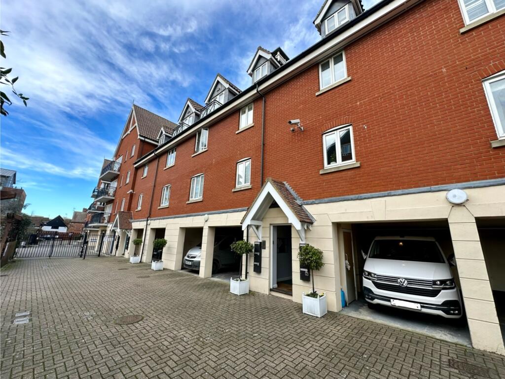 2 bedroom apartment for sale in Neptune Square, Ipswich Waterfront, IP4
