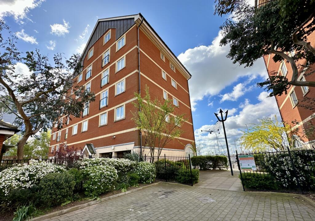 2 bedroom apartment for sale in Neptune Square, Ipswich Waterfront, IP4