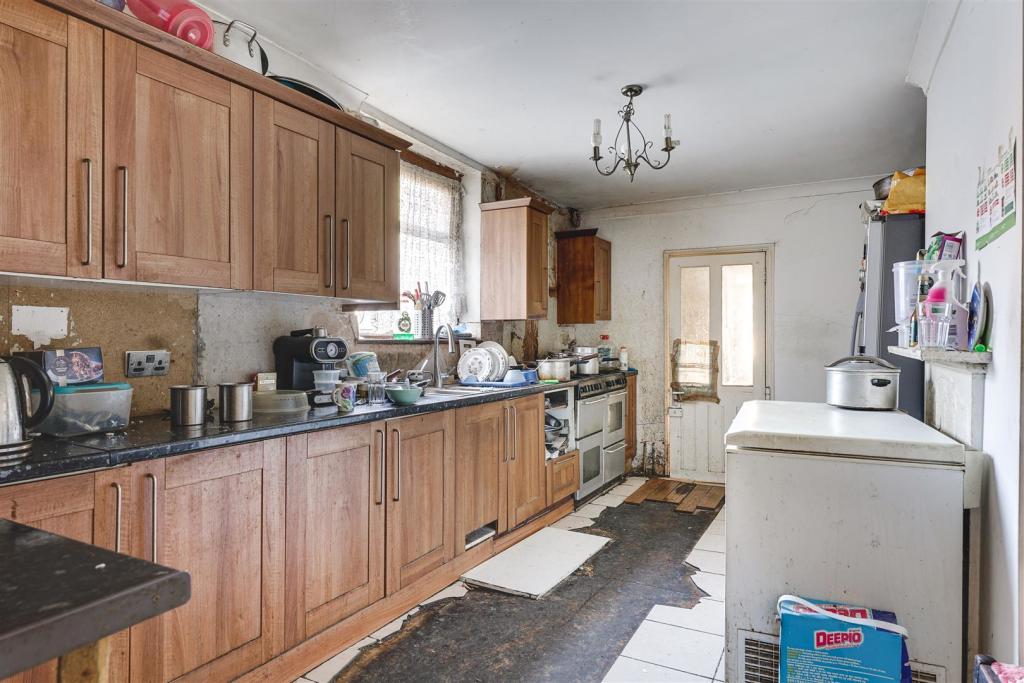 7 bedroom house for sale in Bethune Road, London, N16