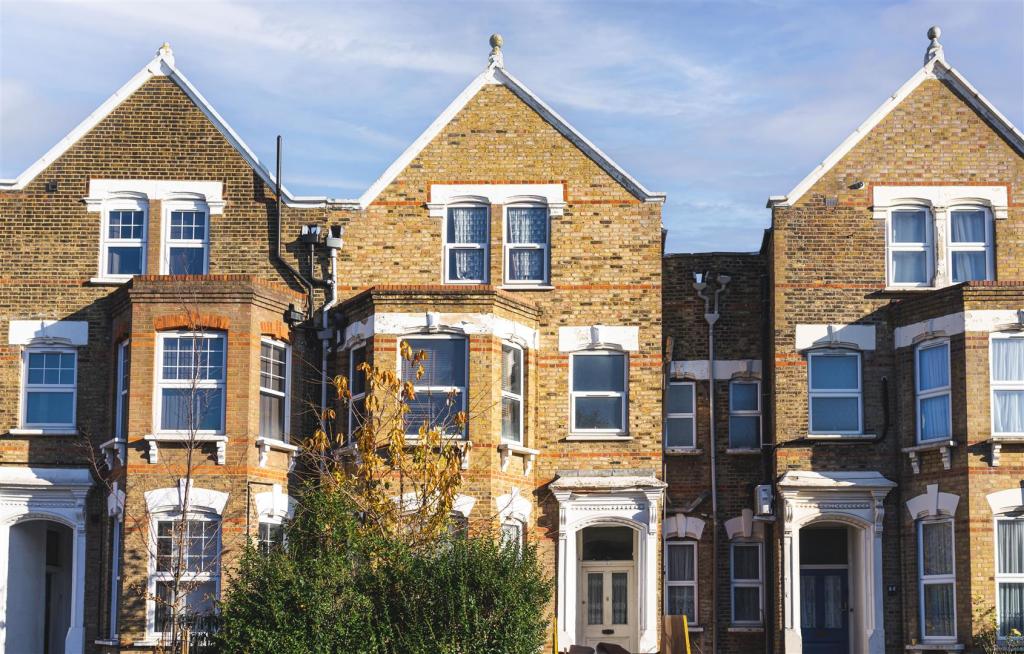 7 bedroom house for sale in Bethune Road, London, N16