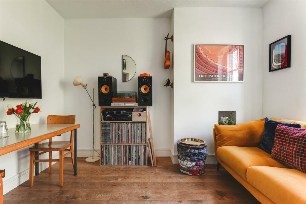 1 bedroom flat for sale in Wilmot Street, London, E2