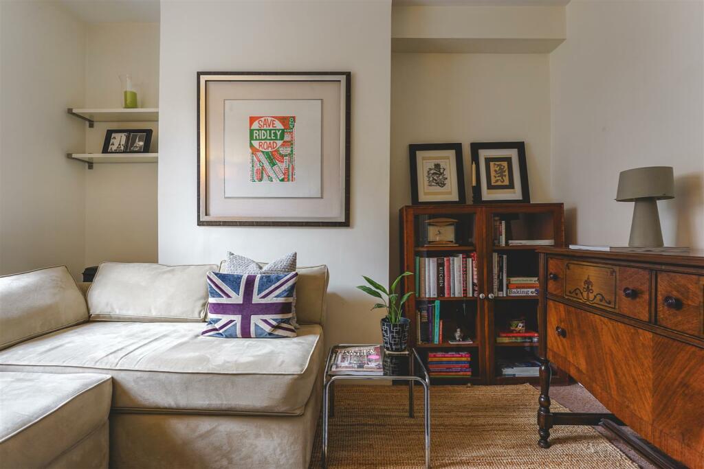 4 bedroom house for sale in Balls Pond Road, Hackney, London, N1