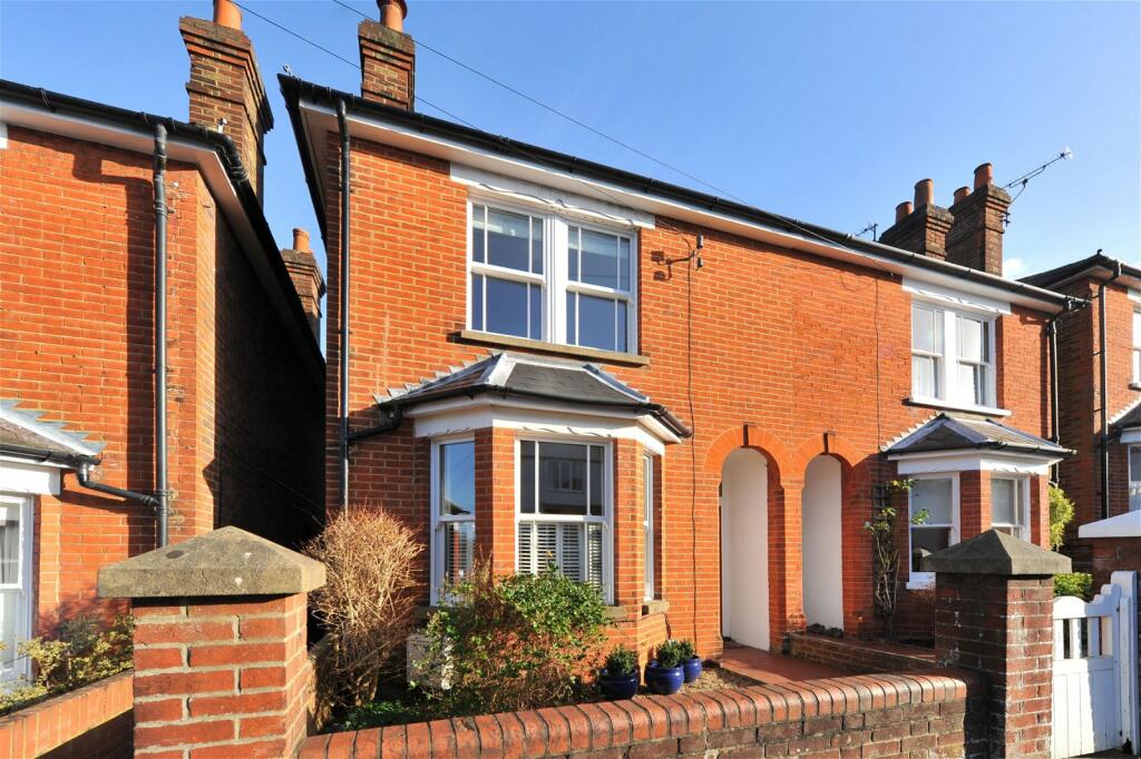 3 bedroom semi-detached house for sale in Agraria Road, Guildford, GU2