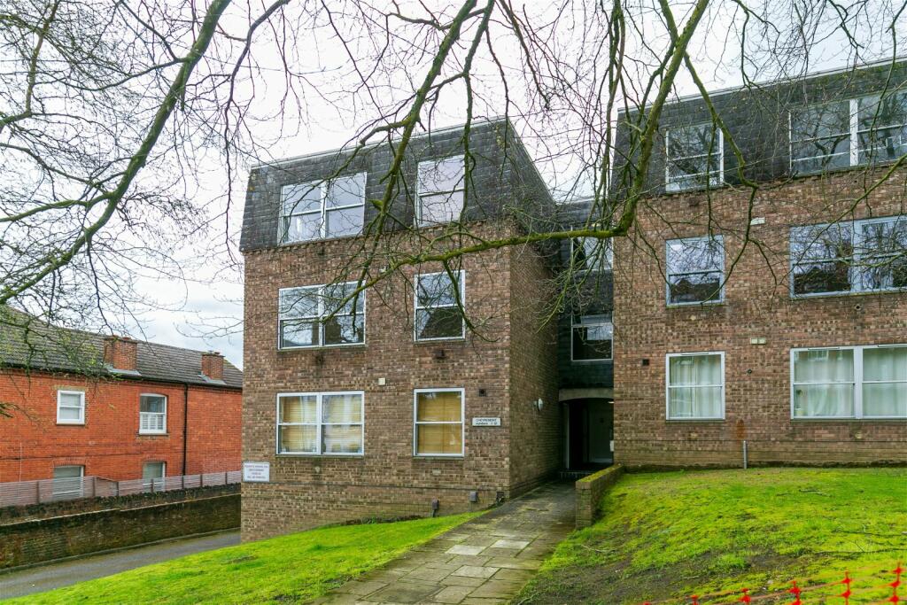 1 bedroom flat for sale in Jenner Road, Guildford, GU1