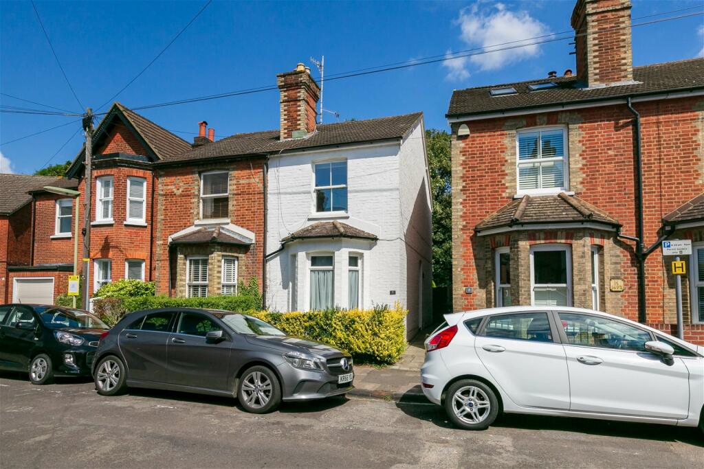 2 bedroom semidetached house for sale in Gardner Road, Guildford, GU1