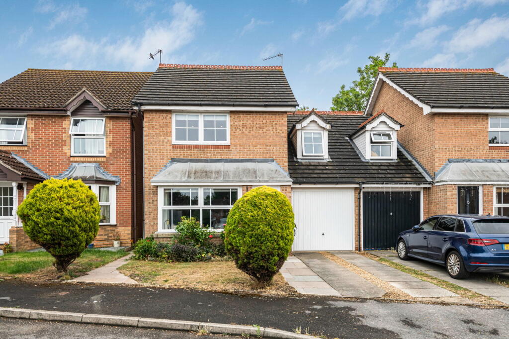 Main image of property: Cater Gardens, Guildford, GU3 3BY