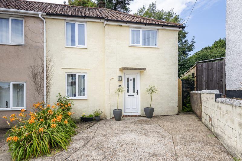 3 bedroom semidetached house for sale in Wealden Close, Crowborough, TN6