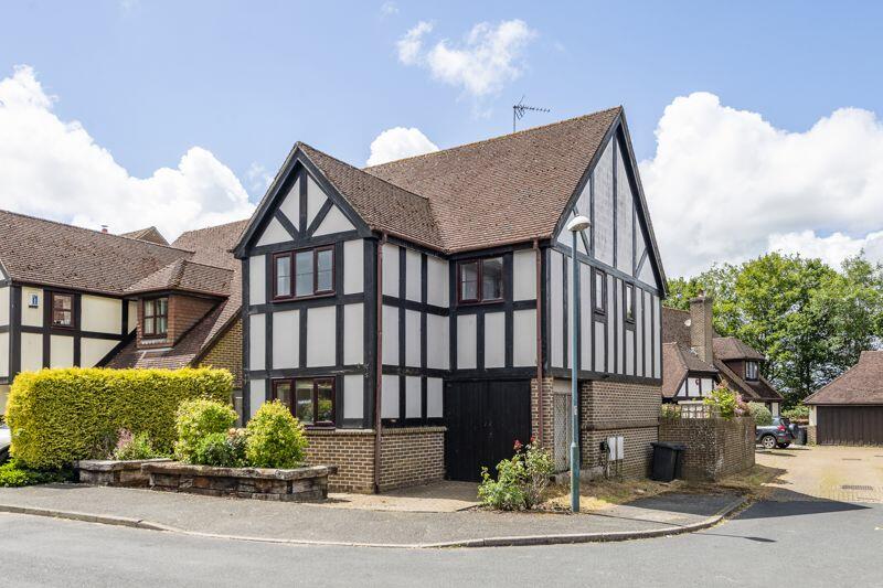 4 Bedroom Detached House For Sale In Court Meadow Close Rotherfield Tn6