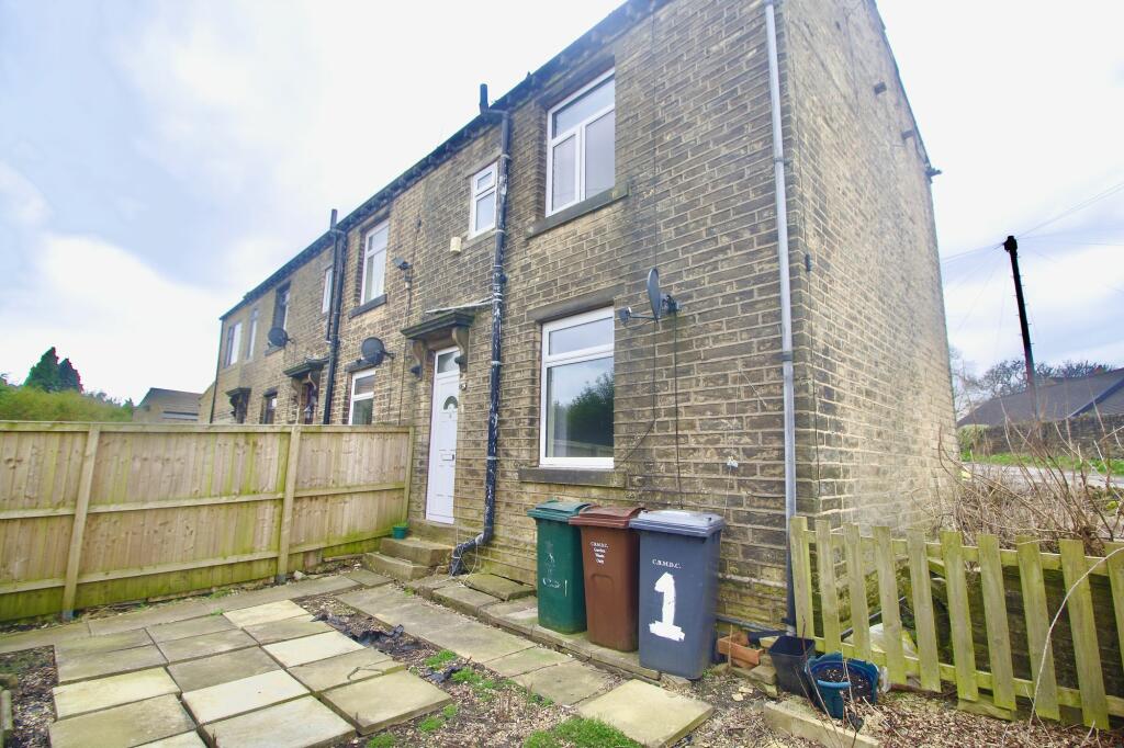 2 bedroom end of terrace house for rent in Carr House Lane, Wyke, BD12