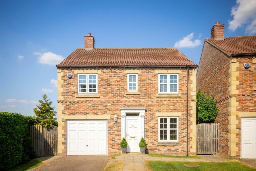 4 bedroom detached house for sale in Riverside View, Tadcaster, LS24