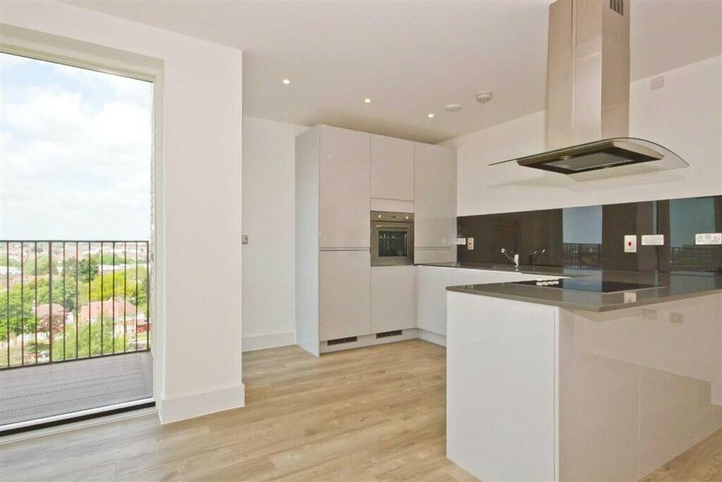 Main image of property: Bodiam Court, 4 Lakeside Drive