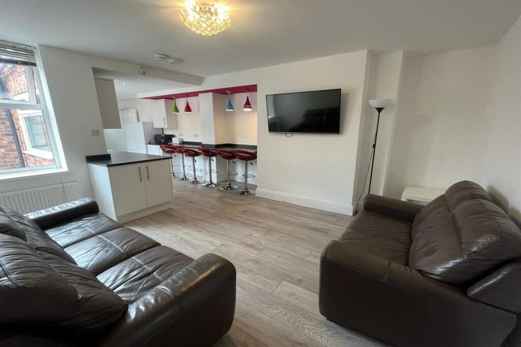 6 bedroom maisonette for rent in Tavistock Road, Jesmond, Newcastle Upon Tyne, NE2