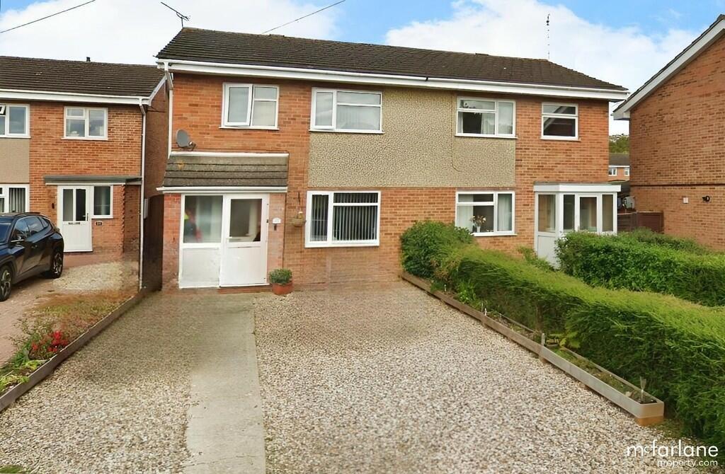 3 bedroom semi-detached house for sale in Hathaway Road, Stratton, SN2