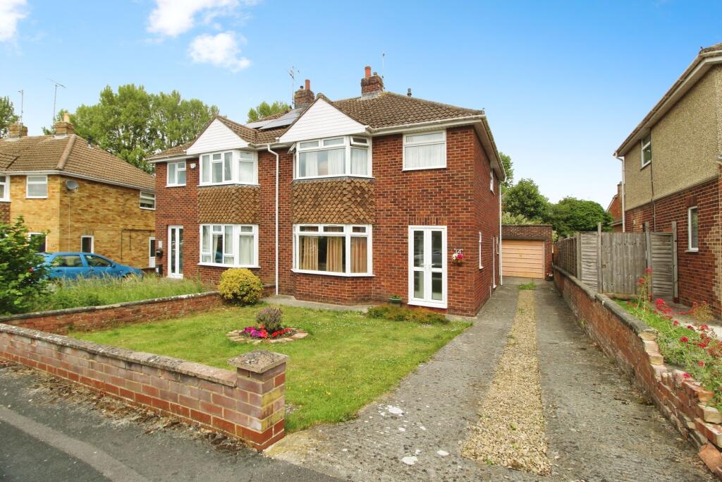 Main image of property: Sunningdale Road, Swindon, SN25