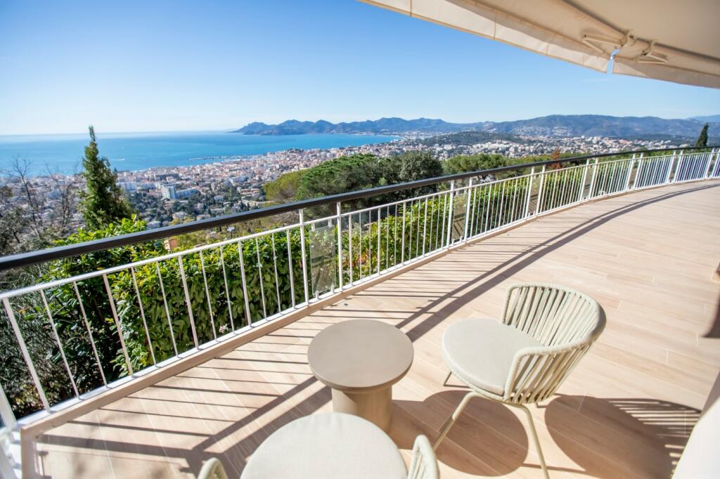 3 Bedroom Apartment For Sale In Provence-alps-cote D`azur, Alpes 