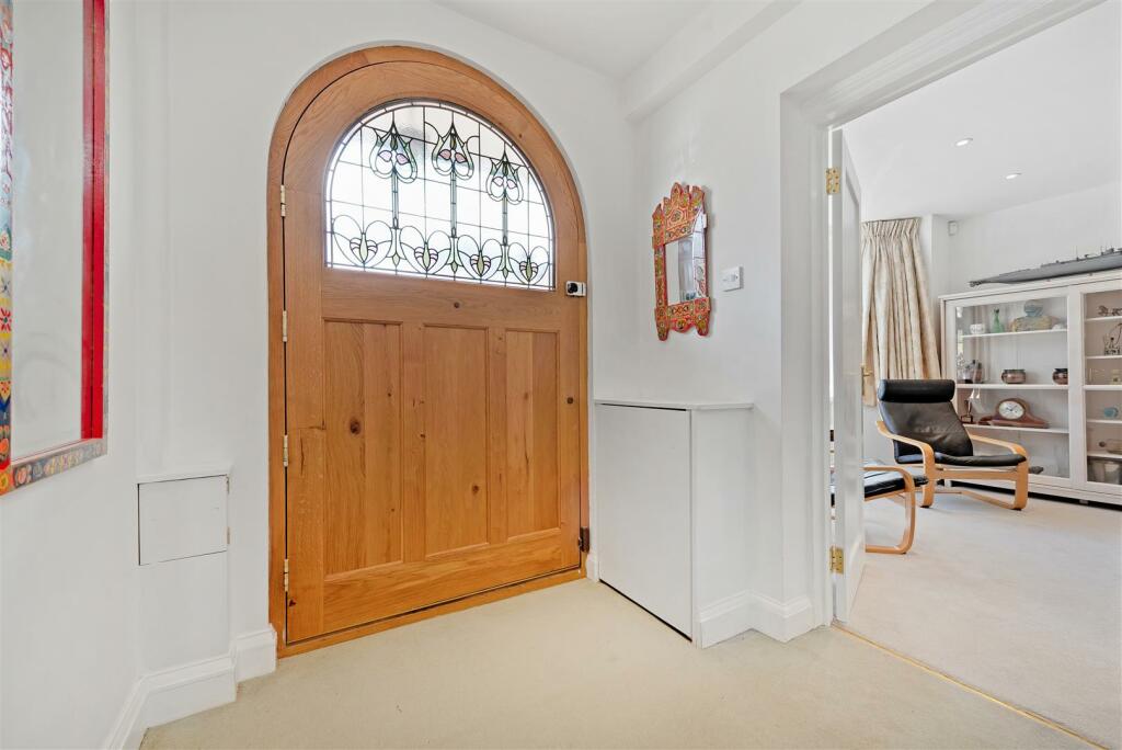 6 bedroom detached house for sale in Alma Road, Windsor, SL4