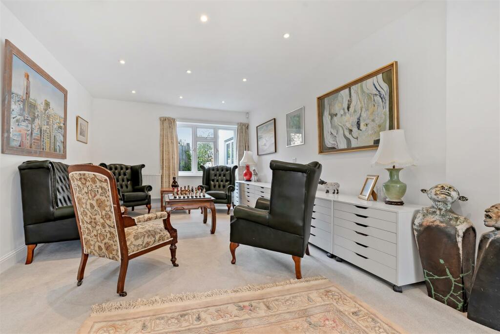 6 bedroom detached house for sale in Alma Road, Windsor, SL4